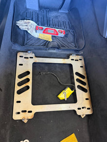 Planted Seat Bracket - BMW i8 (2014-2020) - Left side - image 3 of 3