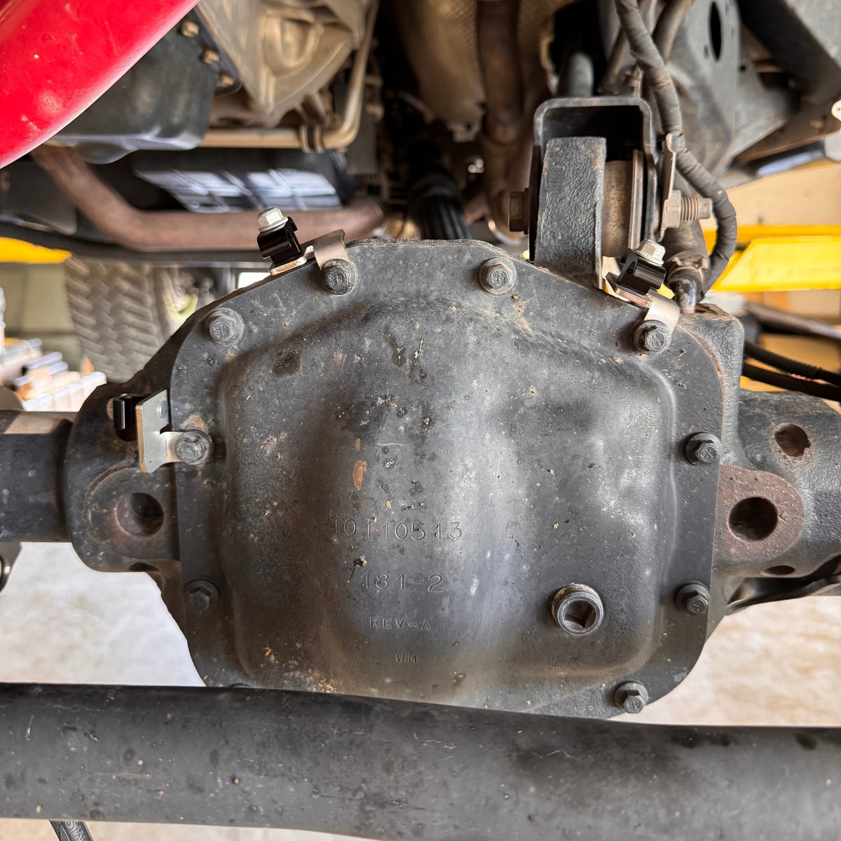 TSR hydraulic hoses secured across a differential cover with the APEX mount kit
