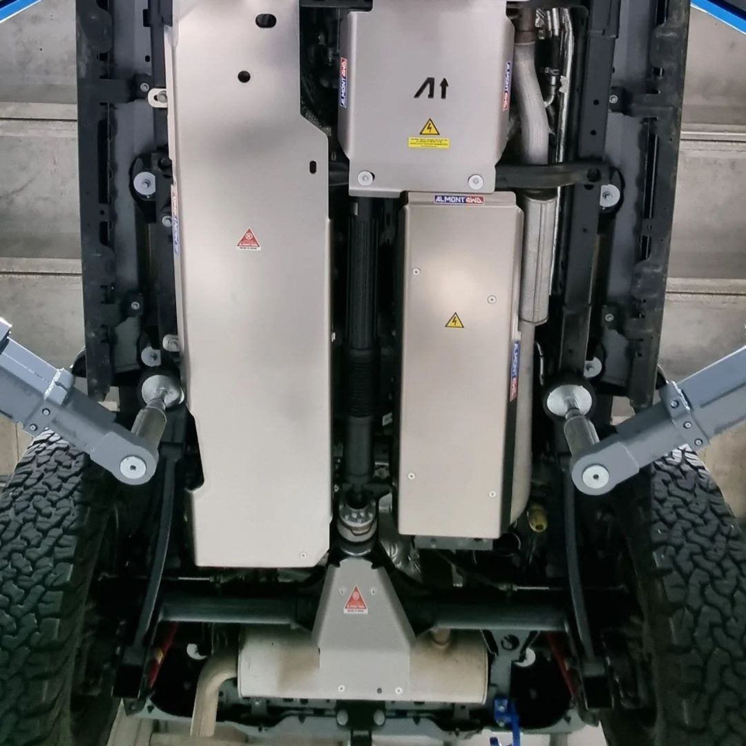 Almont WRANGLER JL 4XE Fuel tank skid plate for model 5 Doors SportDuty 6