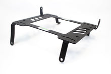 Planted Seat Bracket - Range Rover Sport [1st Generation] (2004-2013) - Right side - image 1 of 3
