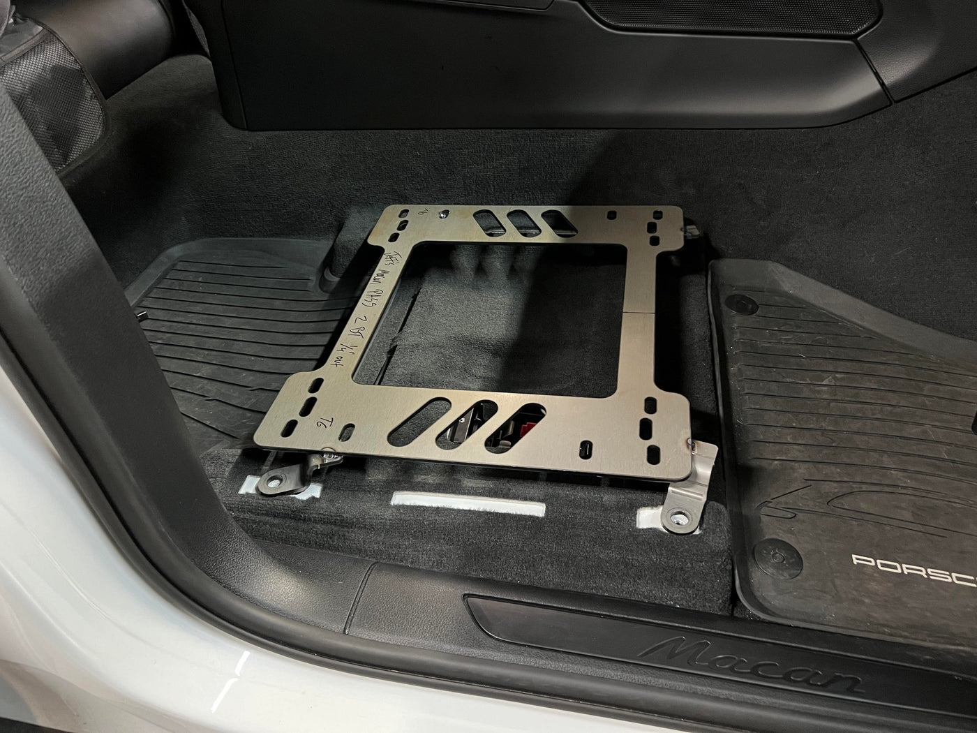 Planted Seat Bracket - Porsche Macan [1st Generation] (2014+) - Right side - image 2 of 4