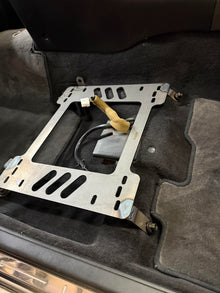 Planted Seat Bracket - Infiniti Q45 [2nd Generation, Y33 Chassis] (1997-2001) - Right side - image 2 of 4