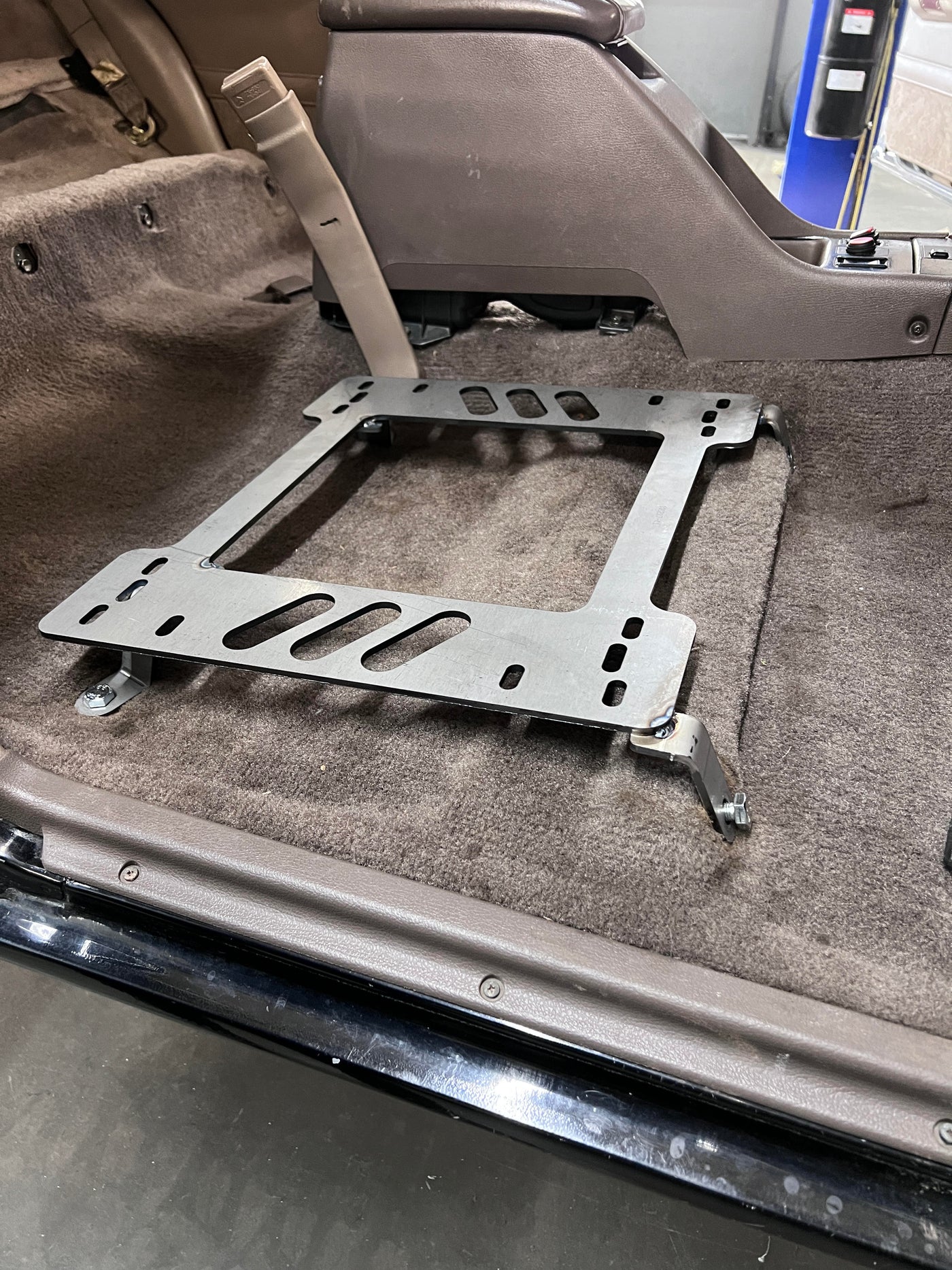Planted Seat Bracket - Toyota 4Runner [2nd Generation, N120/N130 Chassis] (1990-1995) - Left side - image 2 of 3
